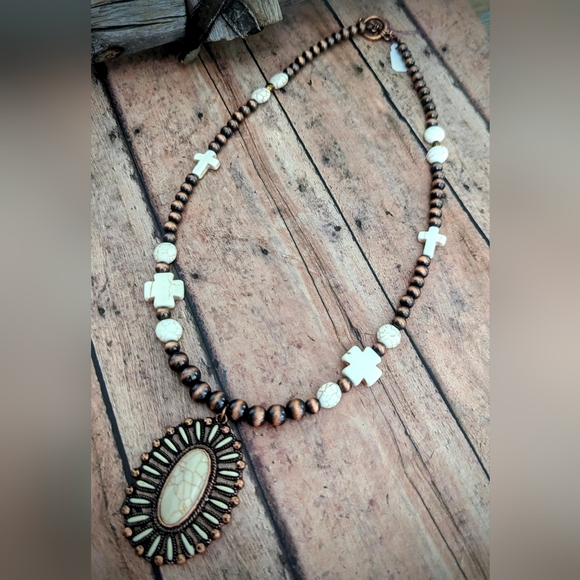 Copper & White Colored Stone Beaded Necklace With Pendant - Picture 5 of 7